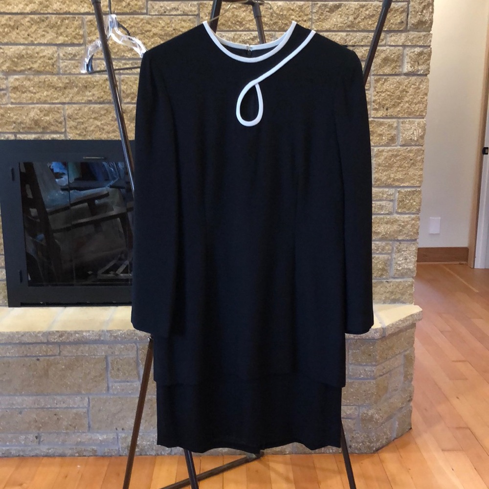 Liz Claiborne sz 14 ladies knee length black tiered dress with peek a boo neck